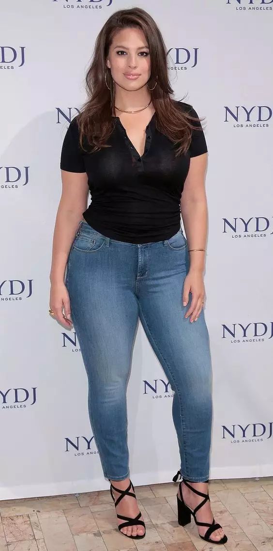 说到ashley graham,应该没人不知道吧,从去年开始就风靡各大时尚杂志