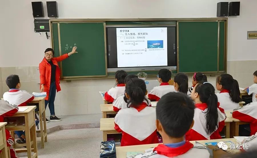 松江师魂吴艳芬为了孩子的健康成长奋斗在路上