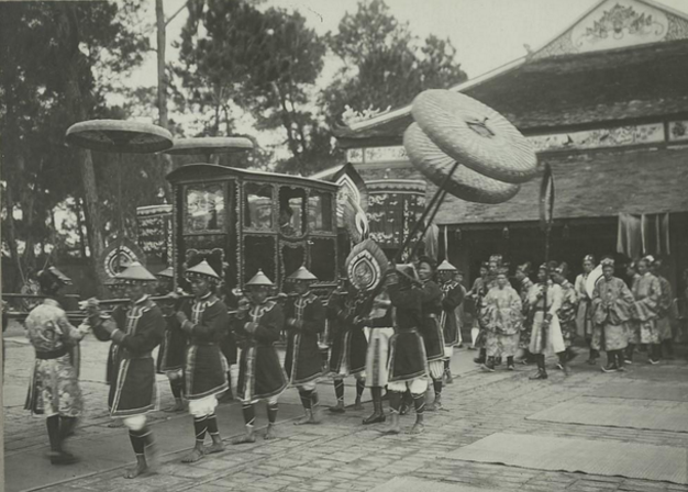 老照片:百年前的越南皇帝祭天,场面宏大