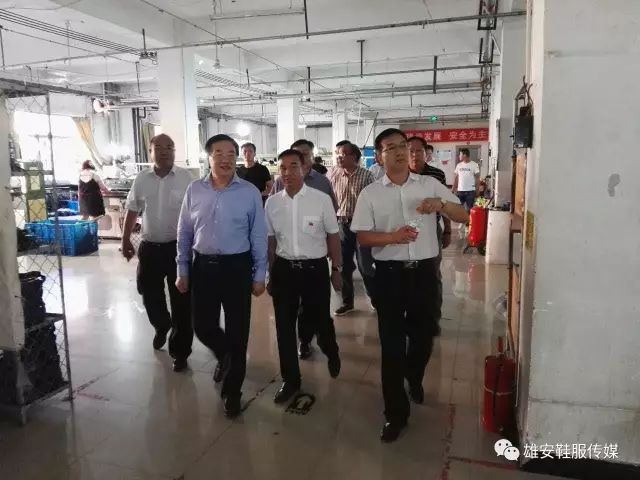 定州市主要领导来三台镇鞋企"相亲",难道鞋企"嫁"定州的事有眉目了.