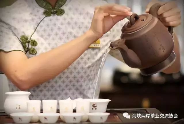 【茶知识】泡茶诀窍:头遍水,二遍茶,三遍四遍是精华