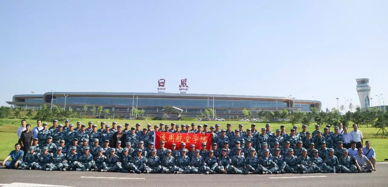 在变成小黑蛋之前 军训也遮不住的盛世美颜 ⑤ 通用航空学院祝贺日照