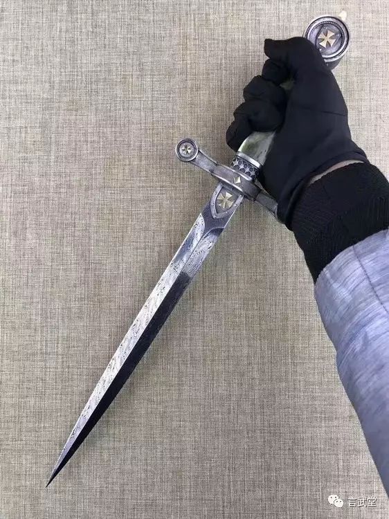 刀匠维拉基米尔的大马士革钢"十字军剑"作品赏鉴