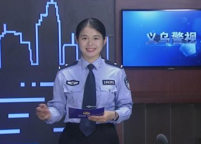 图为:吴春赟主持《义乌警视》栏目. 义乌公安供图 摄