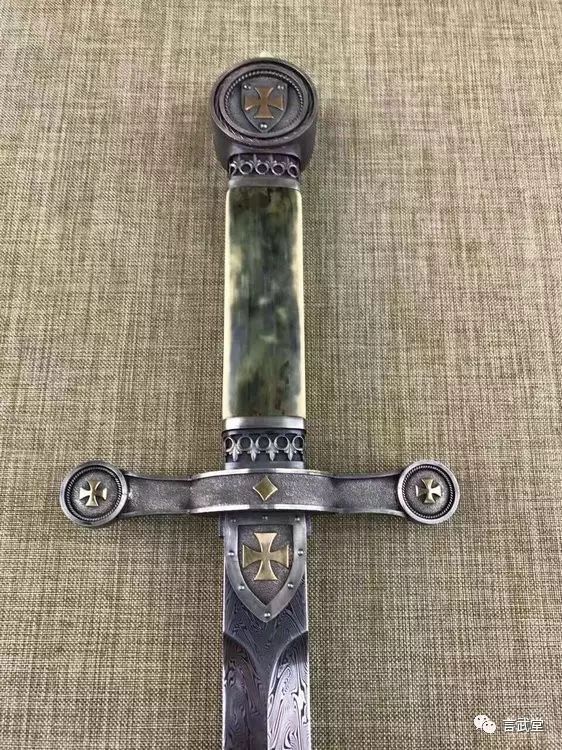 刀匠维拉基米尔的大马士革钢"十字军剑"作品赏鉴