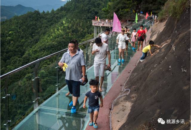 位于永春县横口乡福德村的船山岩生态旅游区,是闽南地区唯一丹霞地貌