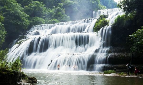 位于开阳县禾丰乡香火岩景区内,景区门票58元.香火岩瀑布群独领风骚.