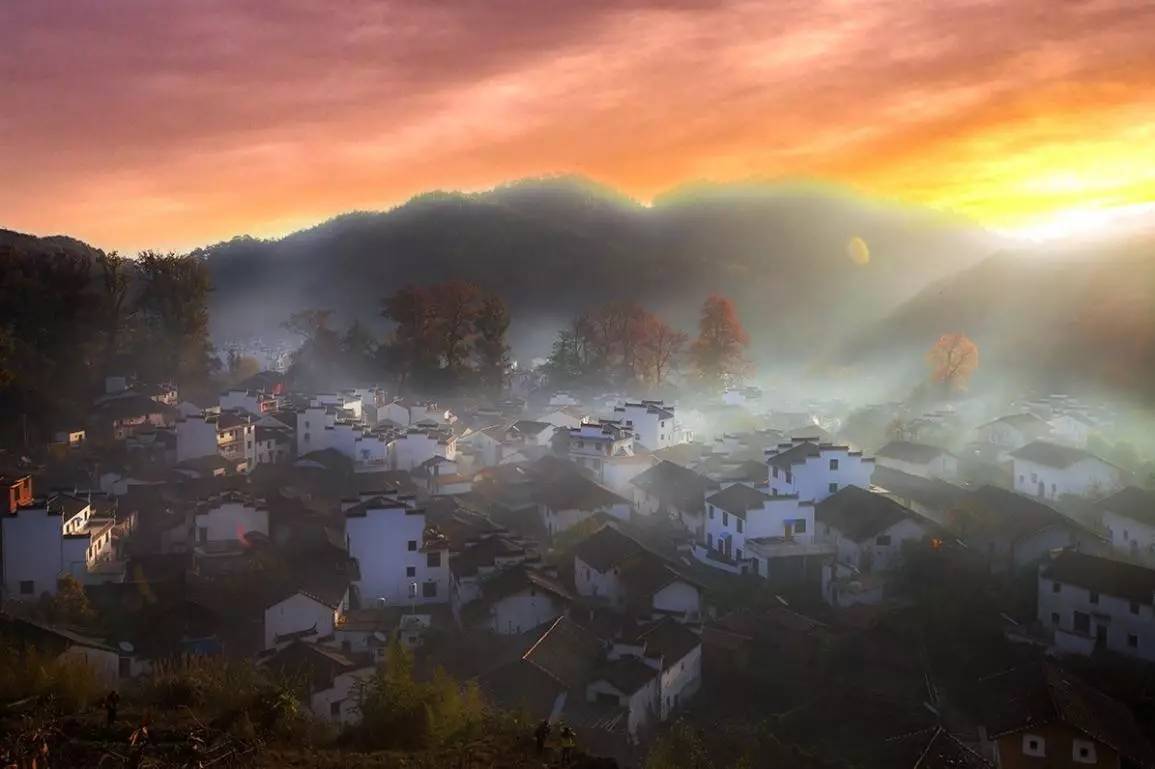 而如果说石城的秋色胜在晨景,那长溪的秋色则更胜在晚景.