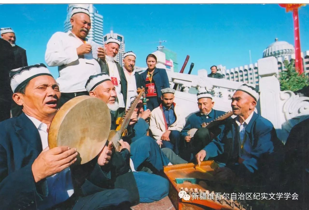 弘扬传统文化 献身刀郎艺术——记新疆维吾尔自治区十二木卡姆研究会