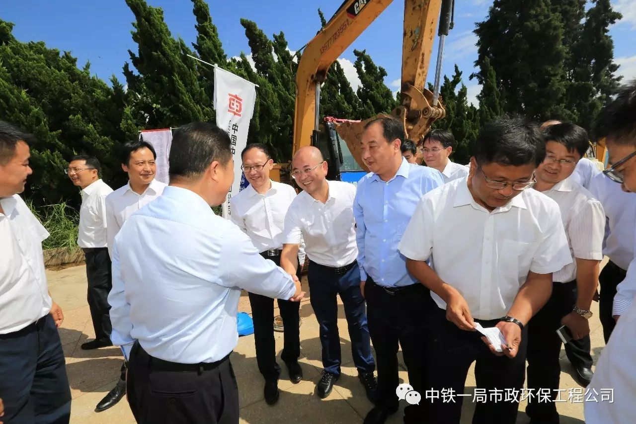 总经理胡广铎与罗应光交流罗应光一行观看公司"水文化"展板云南省电视