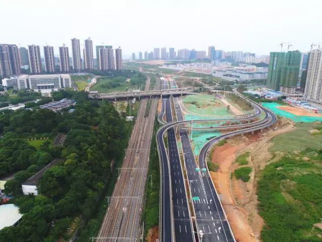 车流 也可以提高市民的通行效率 从 园湖北路开车仅需几分钟就可到达