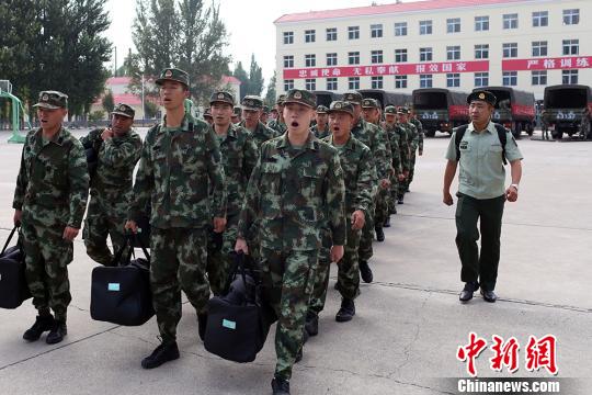 驻疆武警某部今秋迎来入营第一批新兵