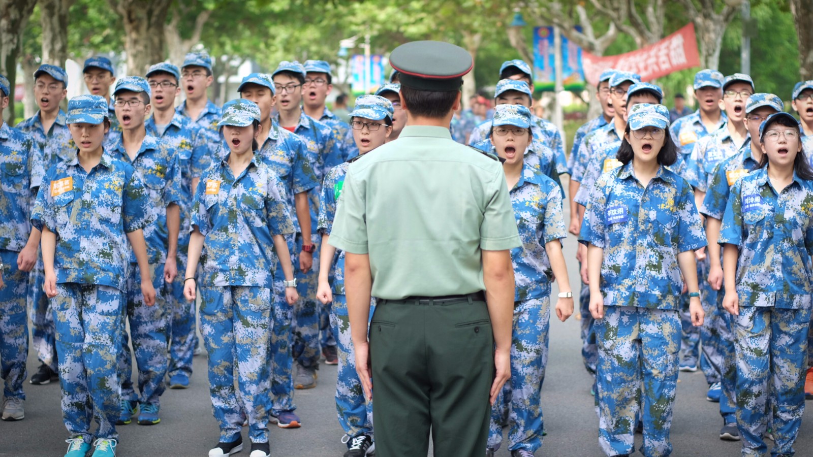 立志成才报国裕民上海科技大学2017级新生军训在东方绿舟顺利结营