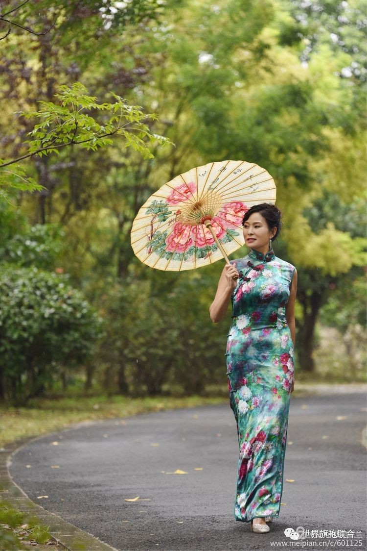 【美文】美人如玉,旗袍如画.身着旗袍的女子袅袅娉娉地走来.