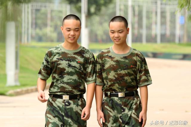 他俩今年9月在老家一同应征入伍,进入武警广西总队新兵团,实现了"橄榄