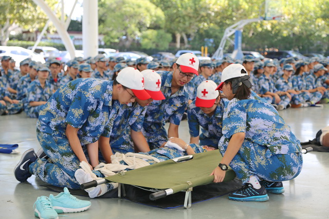 立志成才报国裕民上海科技大学2017级新生军训在东方绿舟顺利结营