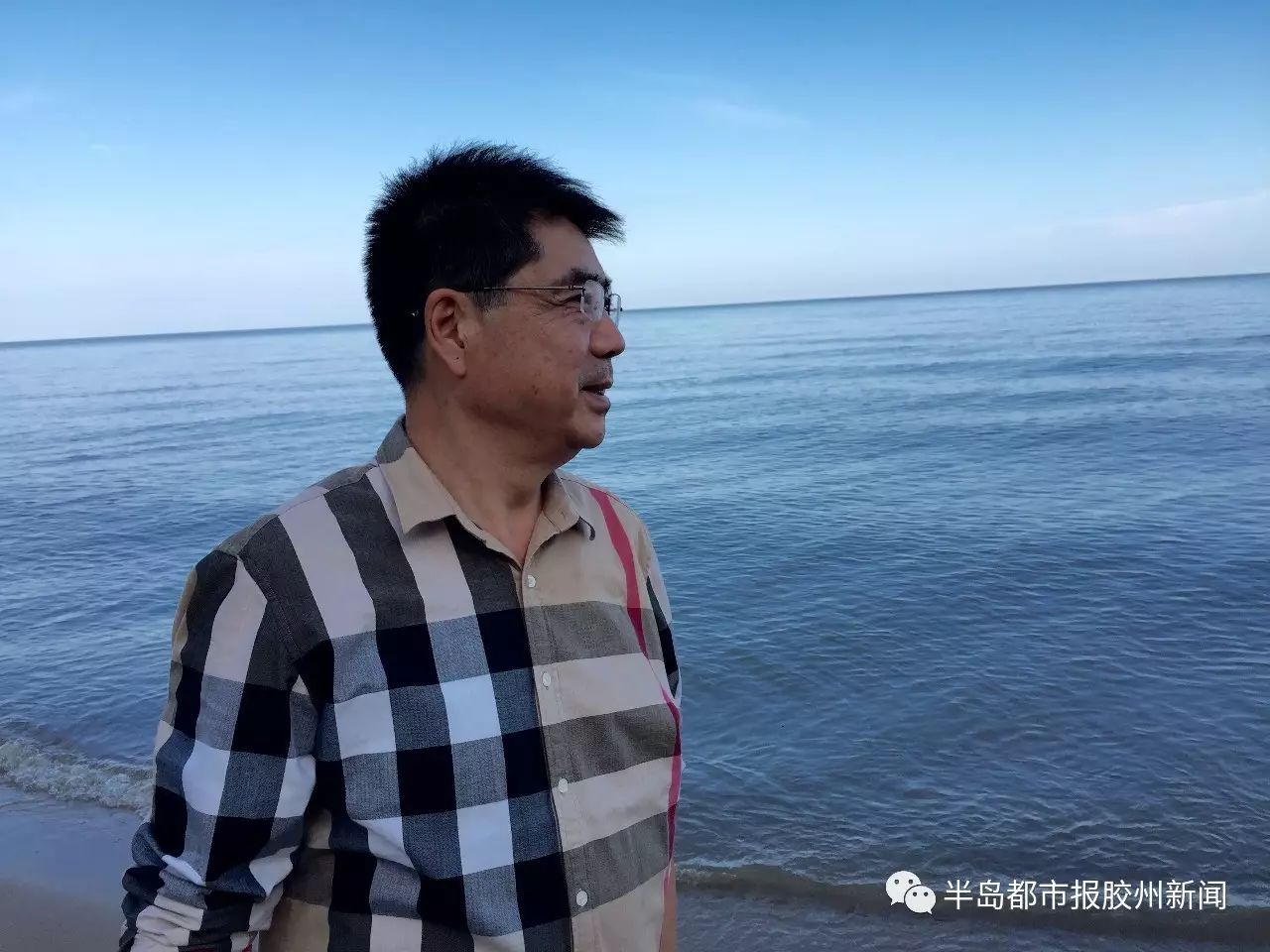 妙笔蘸执着渲出海船风骨军旅画家徐永新谈其从艺经历其个展于9月16日