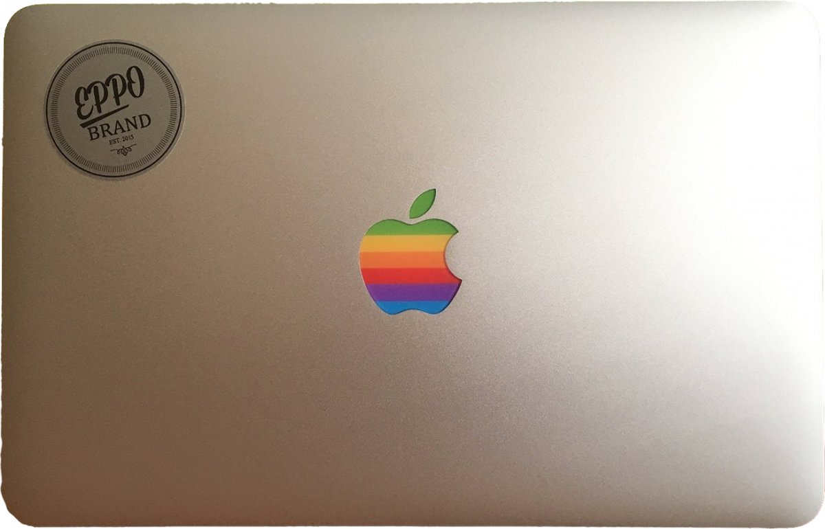 将 macbook 的 logo 变得更复古一些,风格截然不同.
