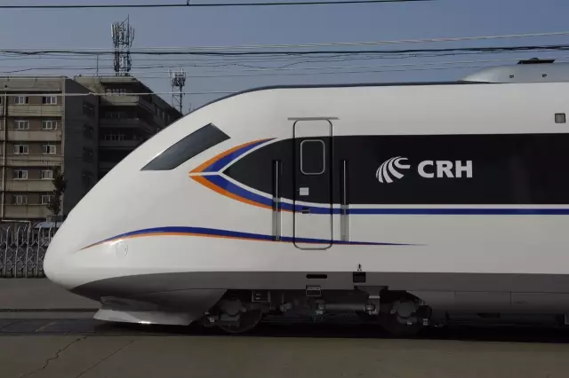 crh6a-a和crh6f-a继承了crh6型城际动车组的技术优势,具有"速度快,载