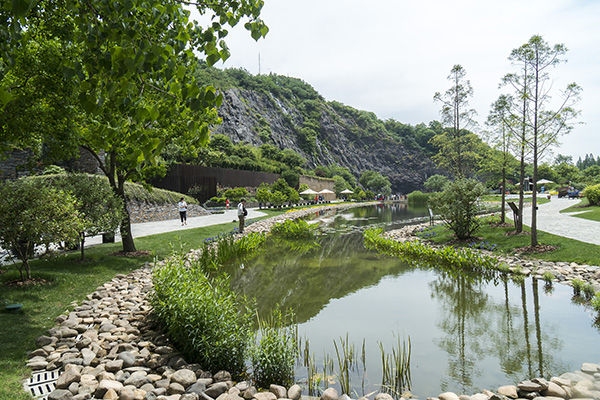 上海辰山植物园纠错人民日报:配图里的30余种植物名称