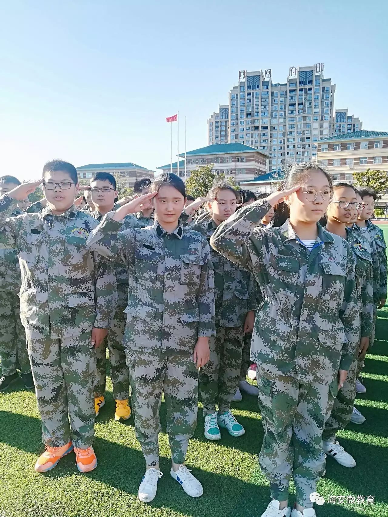 【开学季】我的首个军训日(紫石中学 周祝倩同学)