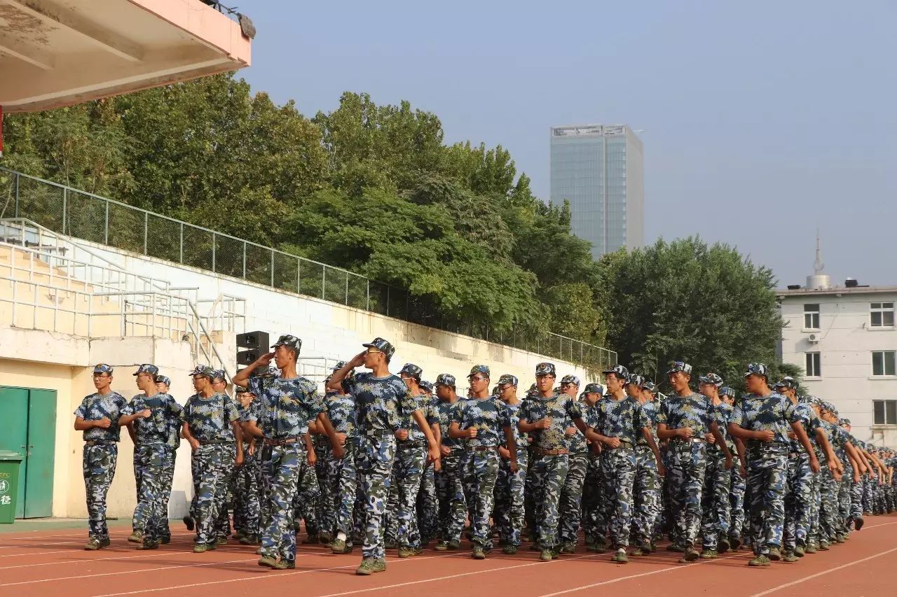 阅兵风采回顾亮剑时刻教官们愿我们未辜负你们的期望