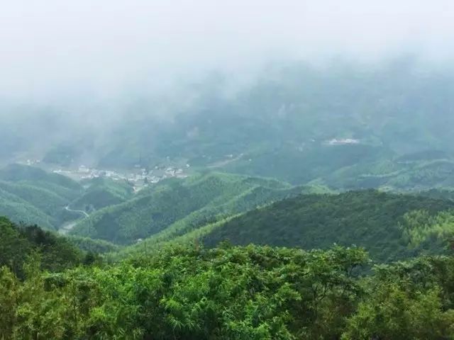 长沙浏阳的这座比南岳衡山还要高的山峰,以壮观瀑布和千年道观引人入