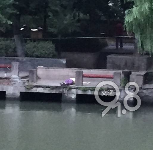 杭州半山码头发现一具女尸!目击者:趴在河边