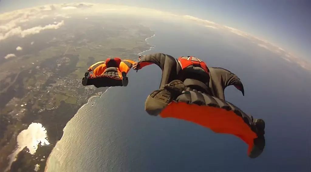 21. 翼装飞行(wingsuit flying)