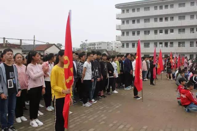 信阳市淮滨一中:举行新生军训暨养成教育动员会