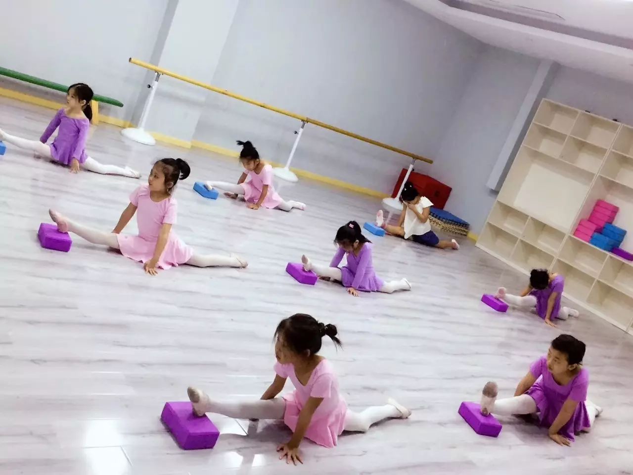 中国舞基本功压脚背练习技巧 - 知乎