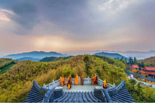 旅游 正文  " 山不在高,有仙则名"的确,径山不高,在余杭没有窑头山高