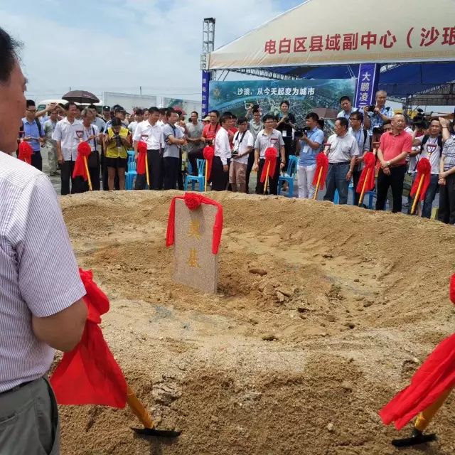 至此,国内第一个养龟"特色小镇"在广东省电白沙琅镇诞生,成为"特色