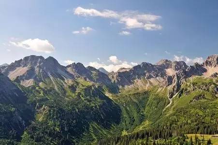 宣威东山顶玉美人峰↓↓↓新西兰特卡波星空↓↓↓宣威西山晚霞(庙山