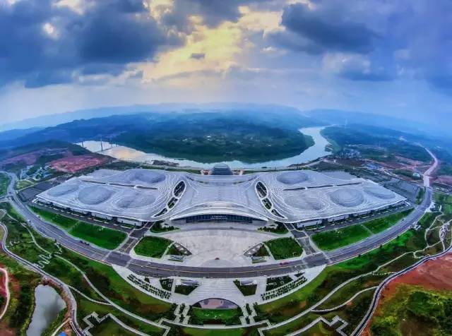 也是中国唯一个拥有"水港 空港" 一区双核模式保税港区 重庆国际博览