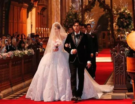 李承铉与戚薇选择的婚礼地 是位于美国拉斯维加斯恺撒皇宫的小教堂