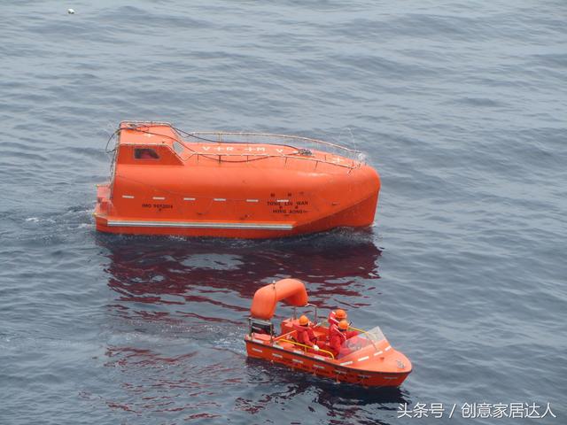 尾抛式救生艇载人抛投,冲击力太大,乘员都砸晕了