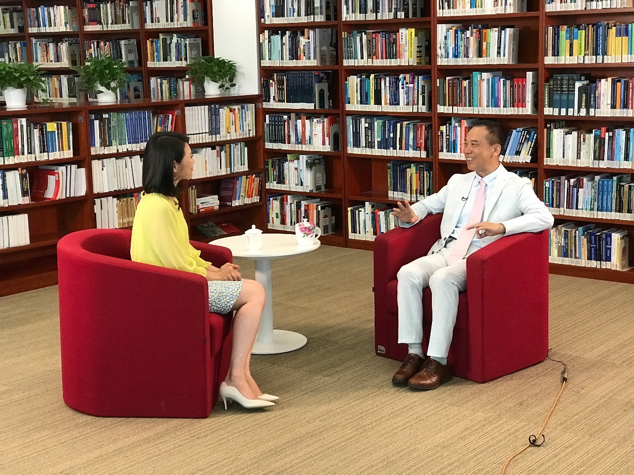 凤凰卫视今日高端访谈节目领航者带您走进徐扬生ai时代教育改革迫在眉