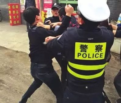 赤峰男子停车被阻,殴打警察后竟称"喝断片了!