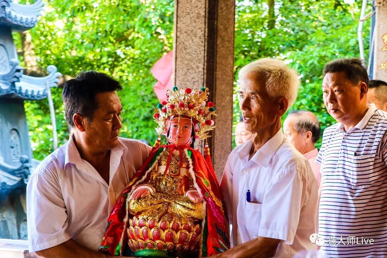 "母后圣母",遂称岩娘为 "圣母娘娘".