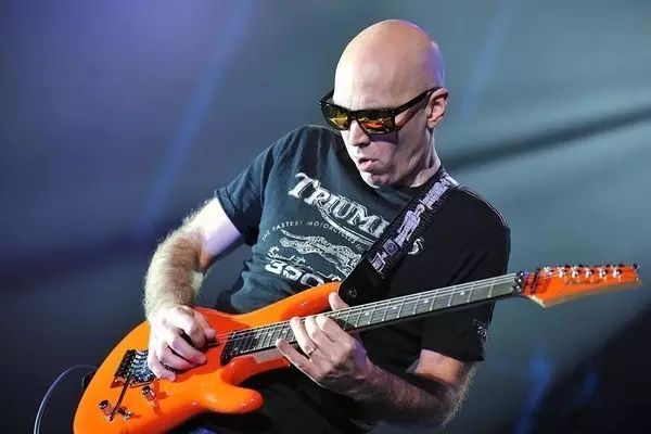 跟乔帮主joe satriani学习独门绝技,让你的演奏酷炫起来