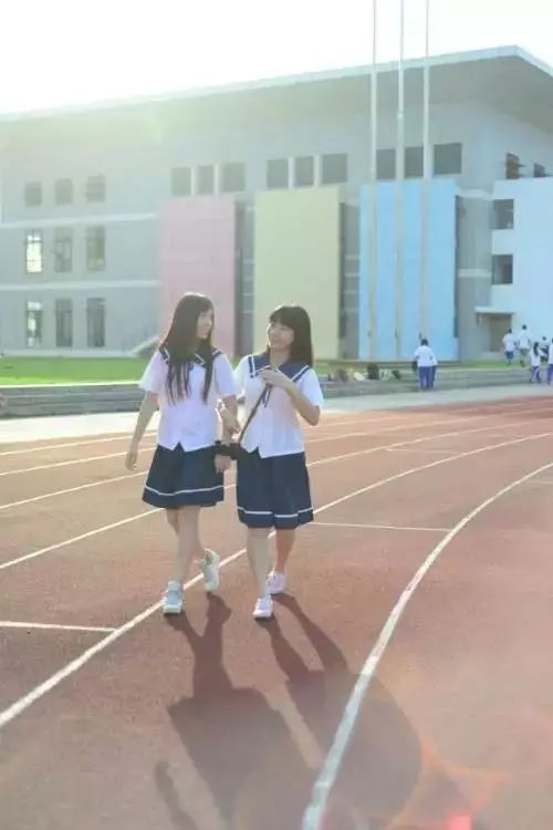 广东17所中学校服入选"广东最美校服"!新兴同