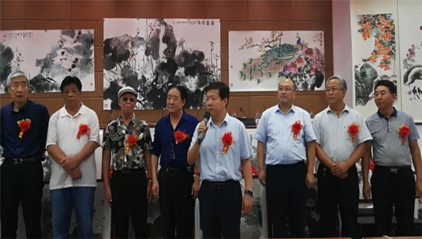 原平市政府副市长贾文柱宣布"喜迎十九大原存根家乡情国画展暨作品