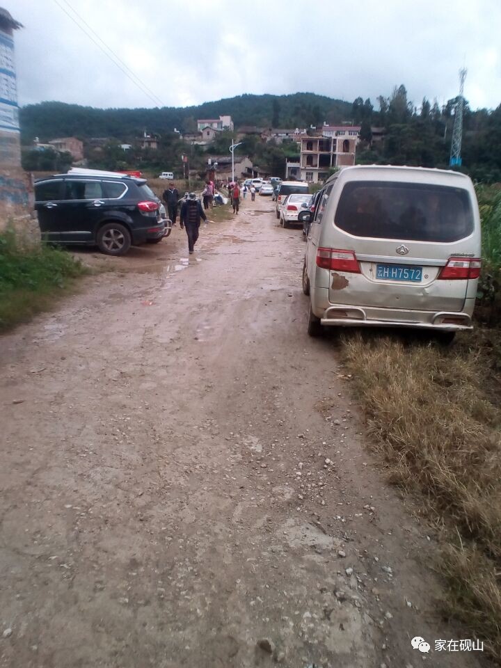 长岭街村隶属砚山县云南省文山州砚山县维摩彝族乡,地处维摩乡南边,距