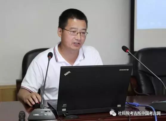 杨武站作报告钱国祥作报告中国社会科学院考古研究所研究员钱国祥以"