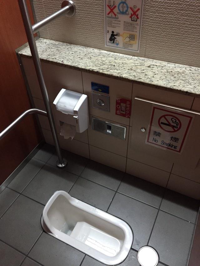 从智慧和细节感受 日本的公共及家用厕所是什么样的?