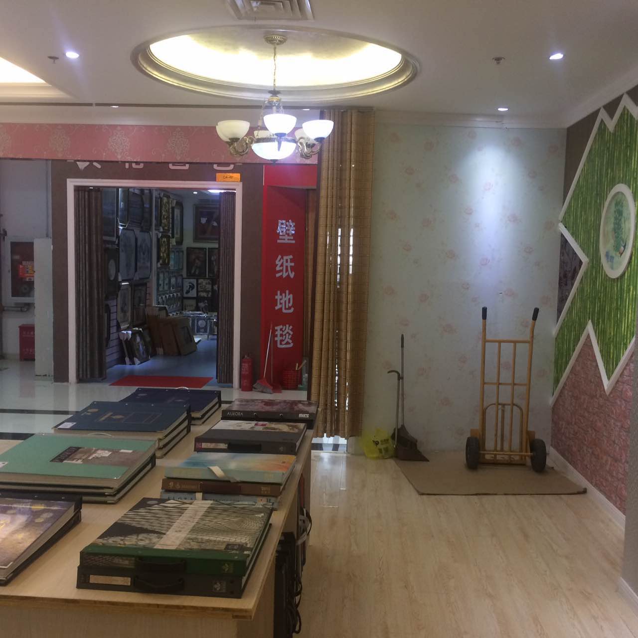 万兴店门店内部实景图拍摄,店铺刚装修完成 门店内部装修效果图