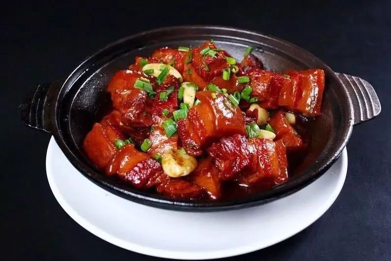 毛氏红烧肉最长沙如果说川菜是以麻辣为主,那么湘菜更突显的则是鲜辣