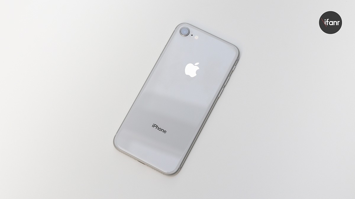 iPhone 8/8 Plus 首发真机图赏：请忽略正面，看它们的美背 - 15