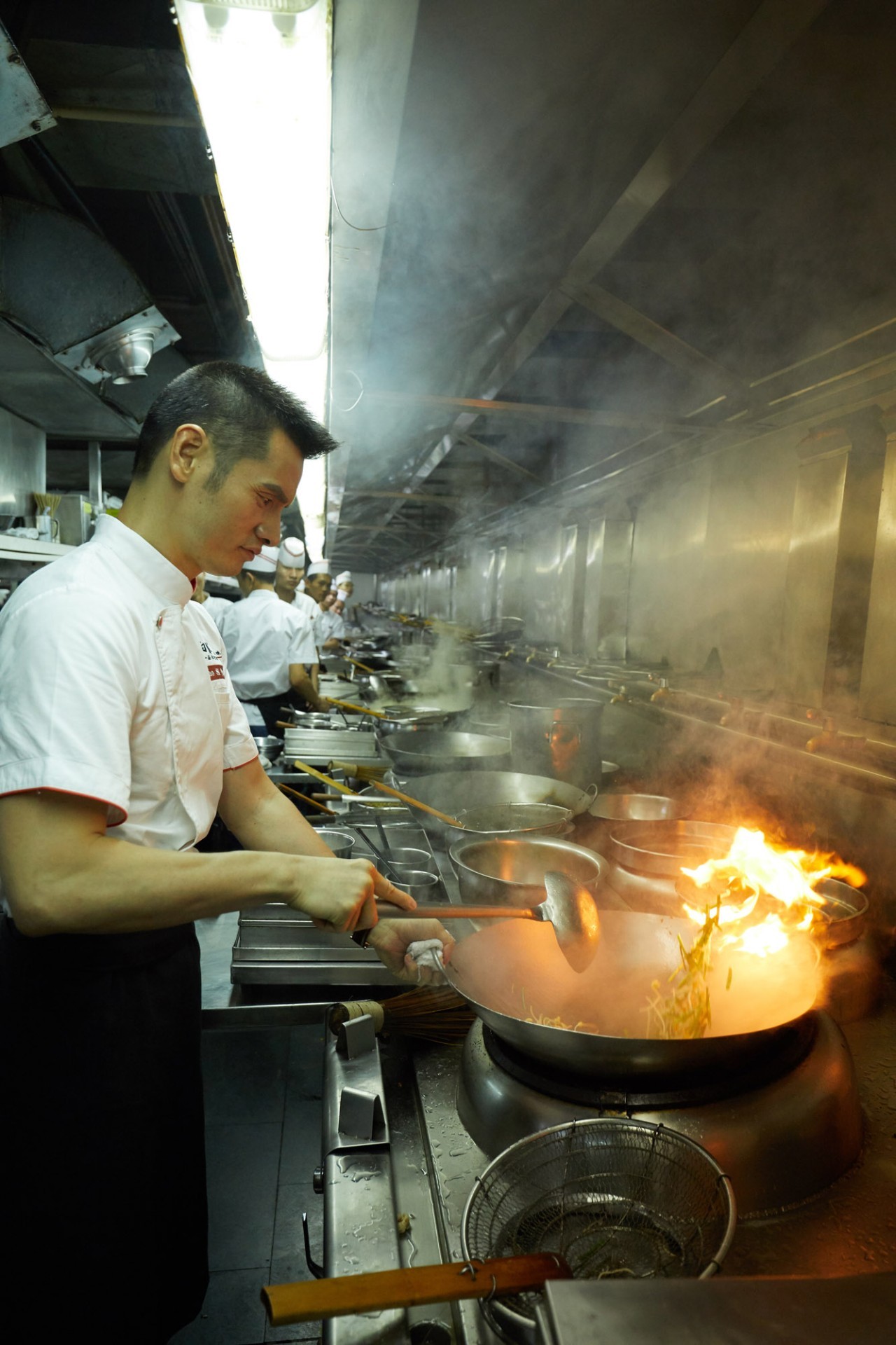 市炳胜饮食有限集团公司行政主厨广东烹饪名厨曹嗣全将带给你不一样的